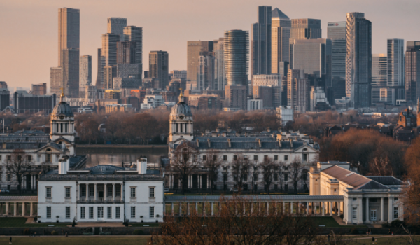 Panoráma Londýna - Moderné mrakodrapy a historický Greenwich