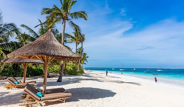 Pláž Kendwa, Zanzibar, patrí medzi obľúbené pláže ostrova.