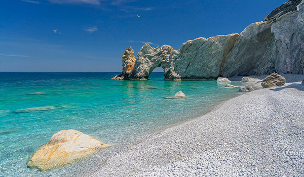  Pohľad na pláž Lalaria, Skiathos.