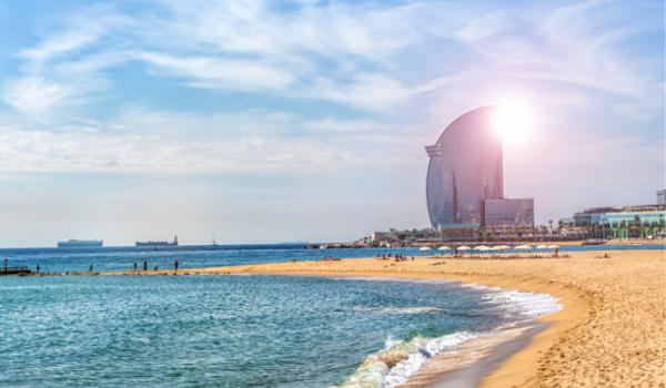 Pláž Ocata Beach v Barcelone