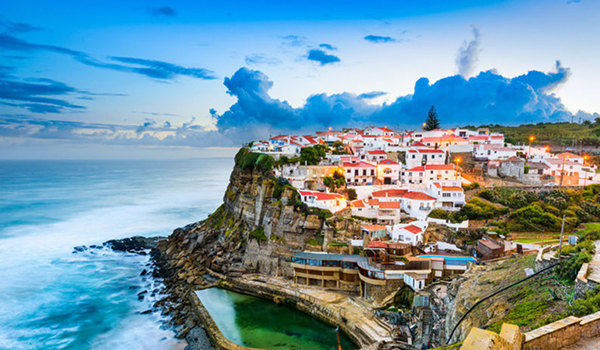 Portugalsko patrí medzi krajiny, ktoré poskytujú turistom pohľady na zaujímavé prímorské scenérie.
