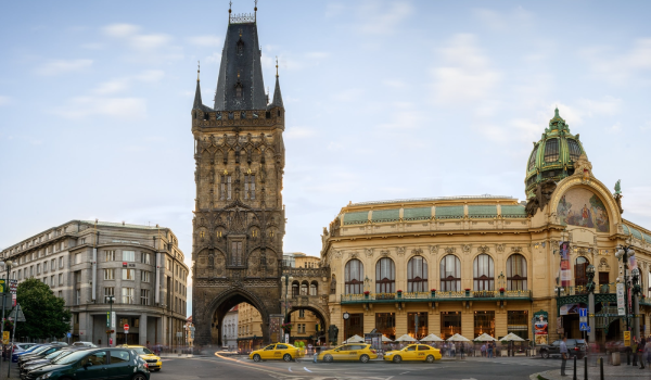 Prašná brána patrí medzi najvýznamnejšie pamiatky gotickej Prahy.