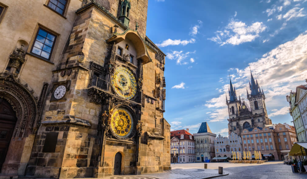 Pražský orloj, stredoveké astronomické hodiny, ktoré sa nachádzajú na južnej strane veže na Staromestskej radnici v Prahe.