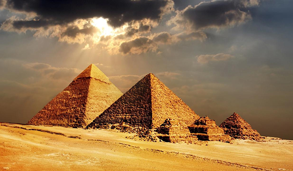 Pyramídy v Gíze v Egypte patria medzi najznámejšie pamiatky UNESCO v Afrike.