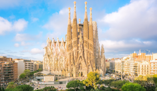 Sagrada Familia v Barcelone po dokončení