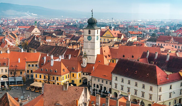 Mesto Sibiu je typické farebnými fasádami domov a úžasnými múzeami.