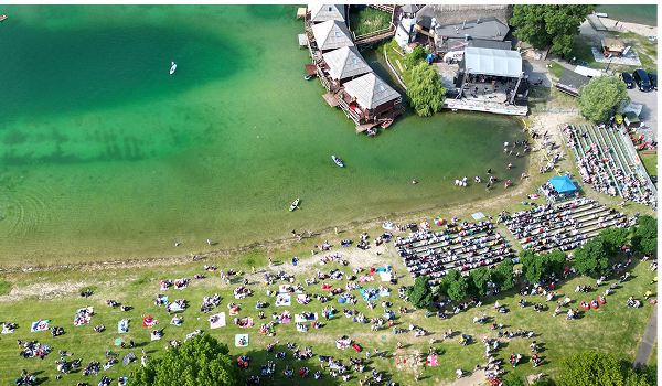 Pohľad na Slnečné jazerá v Senci, Slovensko.