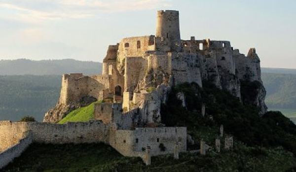 Spišský hrad patrí medzi najcennejšie pamiatky Spiša.