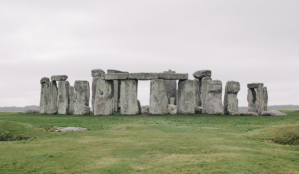 Stonehenge, Anglicko, je pre mnohých symbolom pradávanej duchovnej sily a kultúrnej identity Británie.