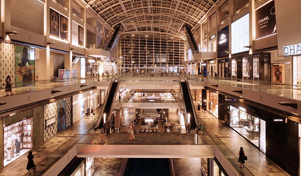The Shoppes at Marina Bay Sands je luxusné nákupné centrum v Singapure.