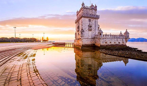 Torre de Belém, Belémska veža, patrí medzi najznámejšie historické pamiatky Lisabonu, hlavného mesta Portugalska.