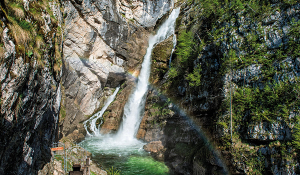 Pohľad na vodopád Savica, ktorý sa nachádza neďaleko Bohinjského jazera.