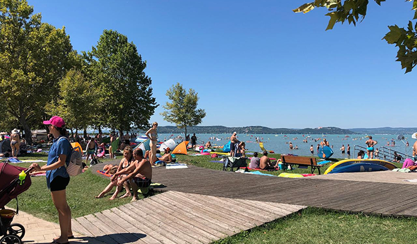 Na pláži Zamardi sa každoročne koná niekoľko známych festivalov, ktoré obľubujú mnohí turisti.