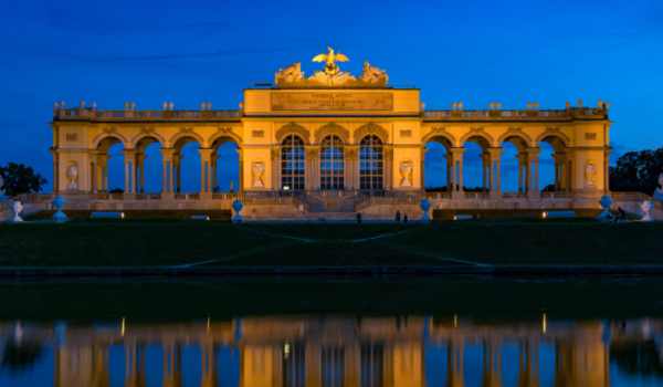 Zámok Schönbrunn v noci