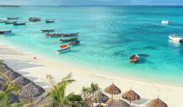 Pohľad na pláž na Zanzibare, ktorý sa nachádza vo východnej Afrike.